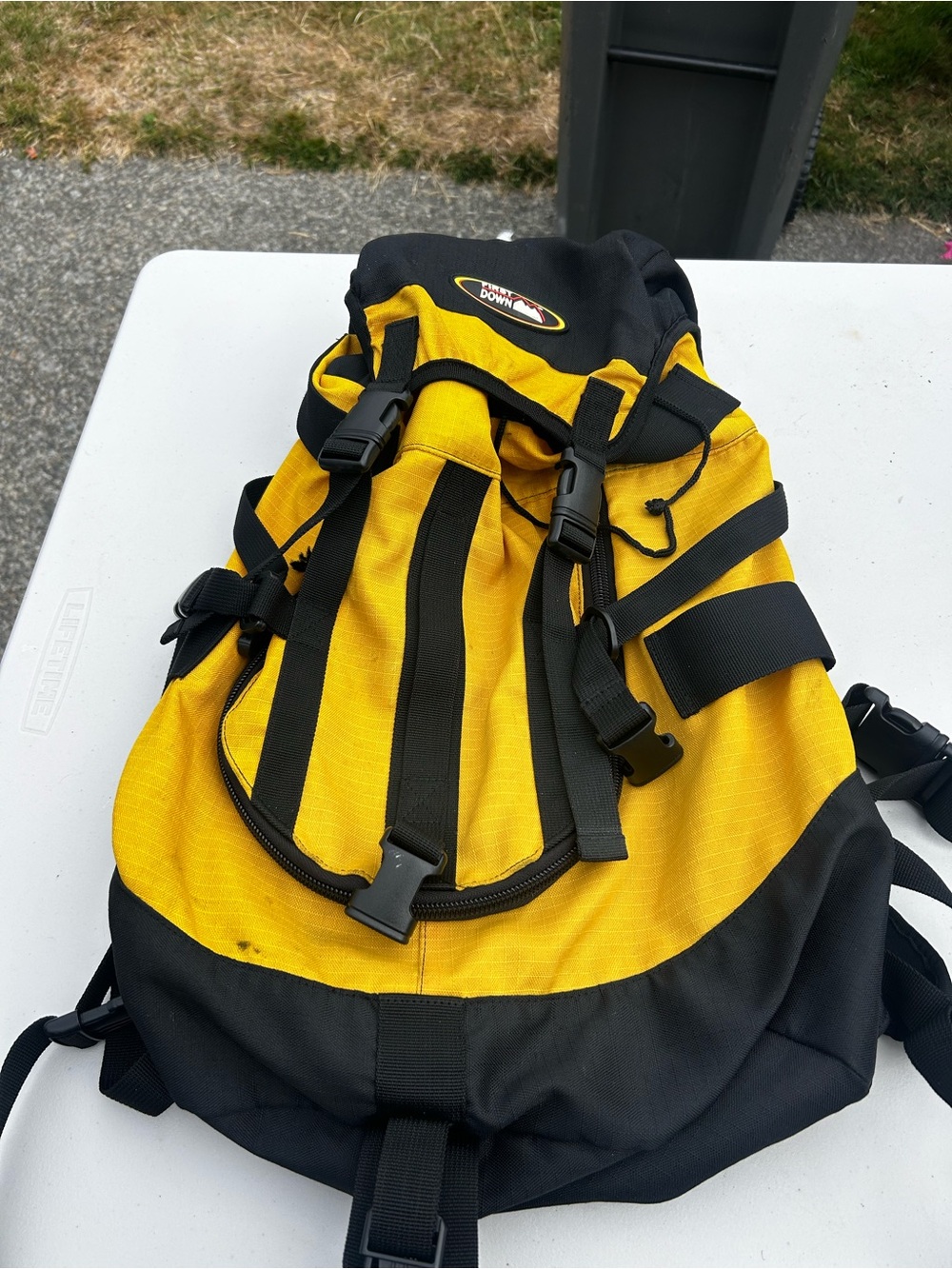 First down Men’s Yellow & Black Hiking Backpack Sz 18”x12”x8”